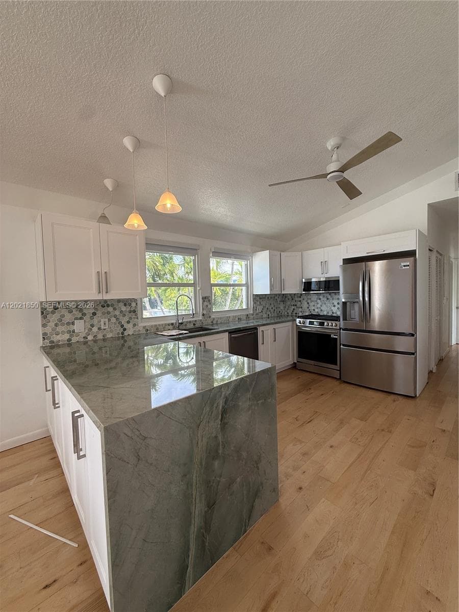 172 Valois Blvd photo 22