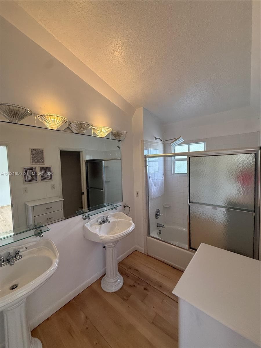 172 Valois Blvd photo 32