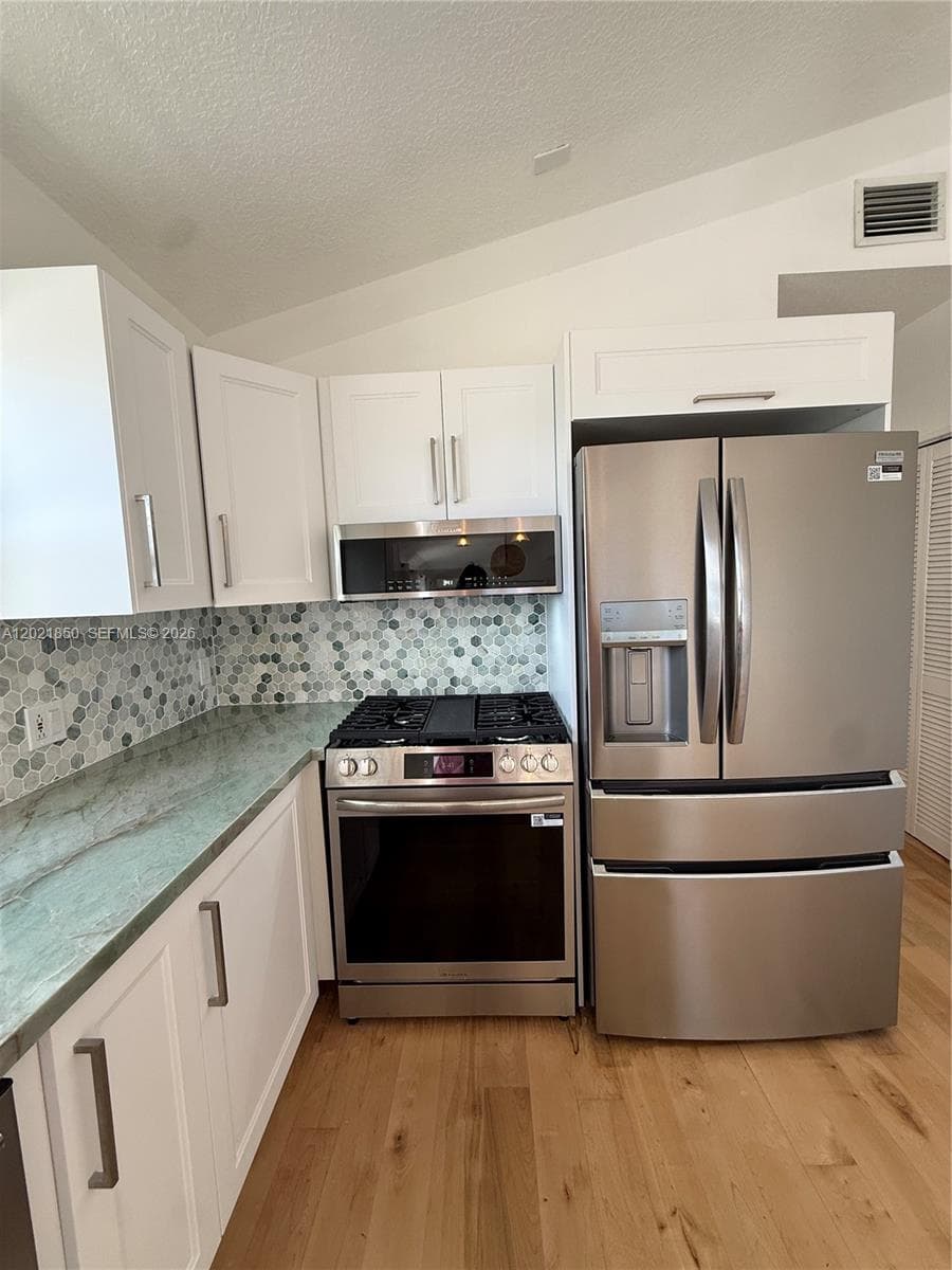 172 Valois Blvd photo 24