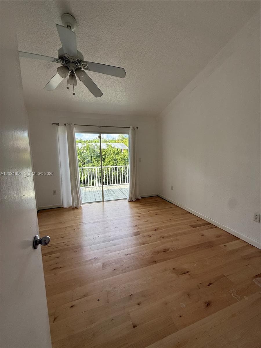 172 Valois Blvd photo 30