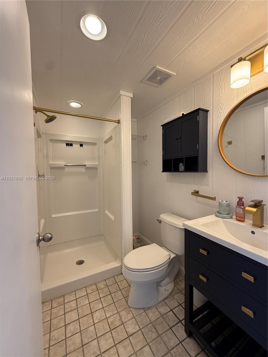 172 Valois Blvd photo 38