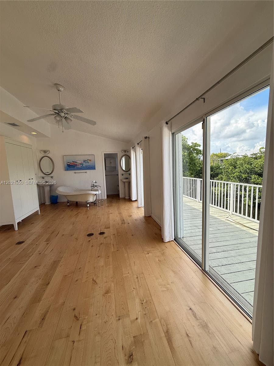 172 Valois Blvd photo 14