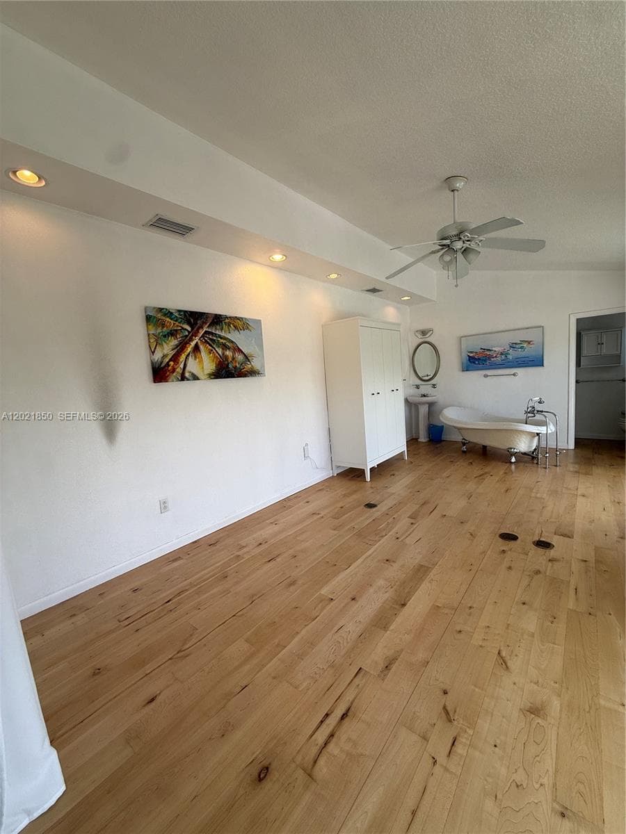 172 Valois Blvd photo 15