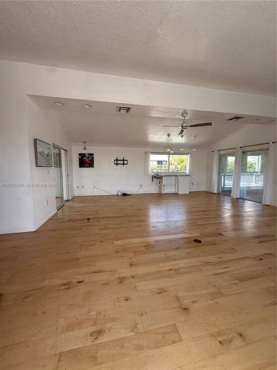 172 Valois Blvd photo 11