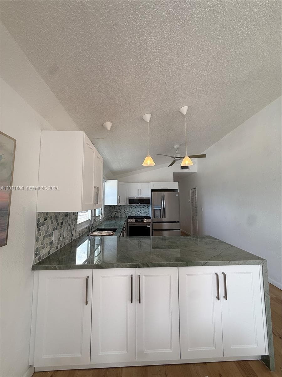 172 Valois Blvd photo 21
