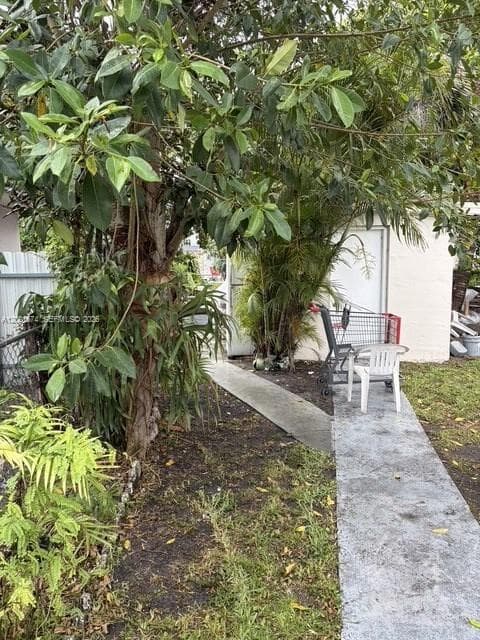 336 E 41st St photo 8