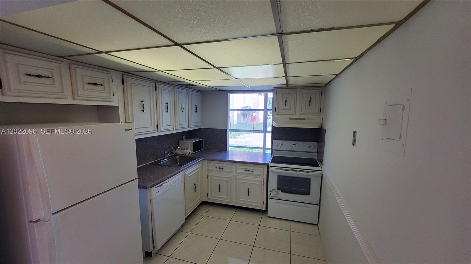 DESOTO PARK CONDO · #109 in Hallandale Beach - Photo 6