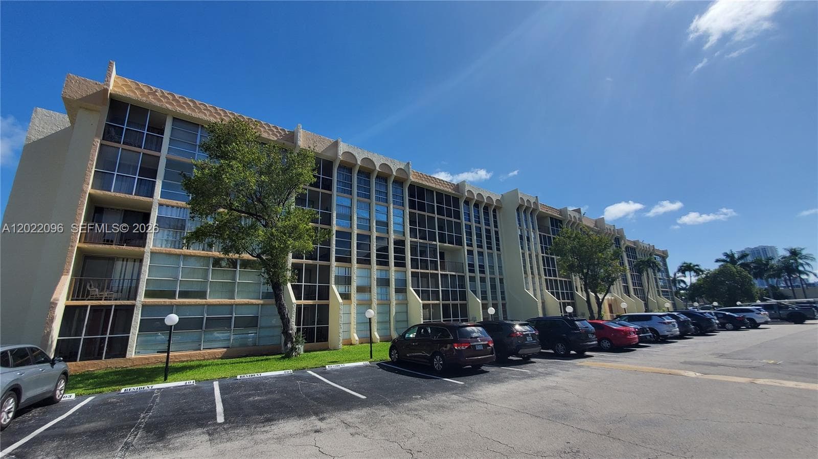 DESOTO PARK CONDO · #109 in Hallandale Beach - Photo 3