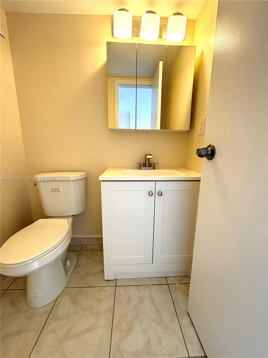 PLAZA OF AMERICAS CONDO · #1018 in Sunny Isles Beach - Photo 13