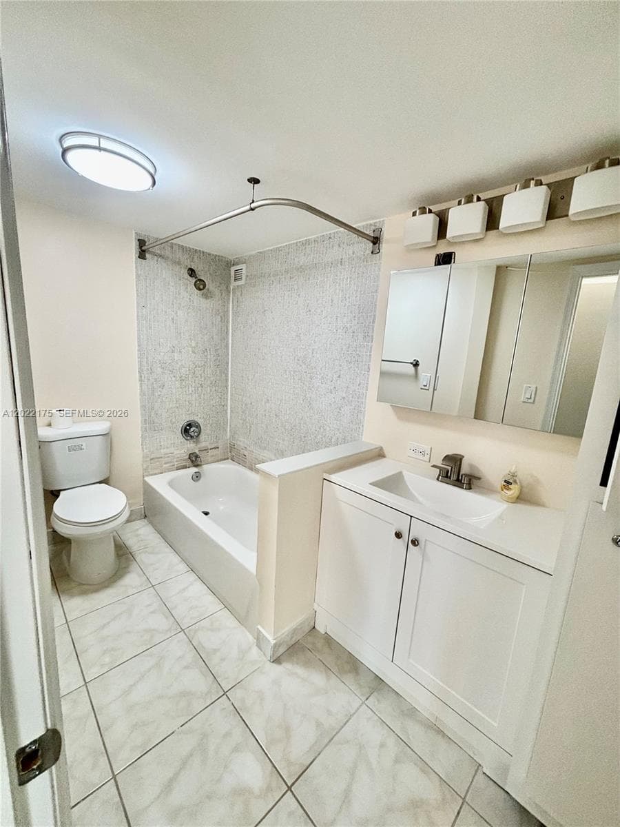 PLAZA OF AMERICAS CONDO · #1018 in Sunny Isles Beach - Photo 16