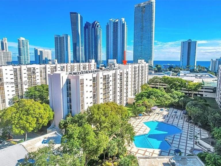 PLAZA OF AMERICAS CONDO · #1018 in Sunny Isles Beach - Photo 3