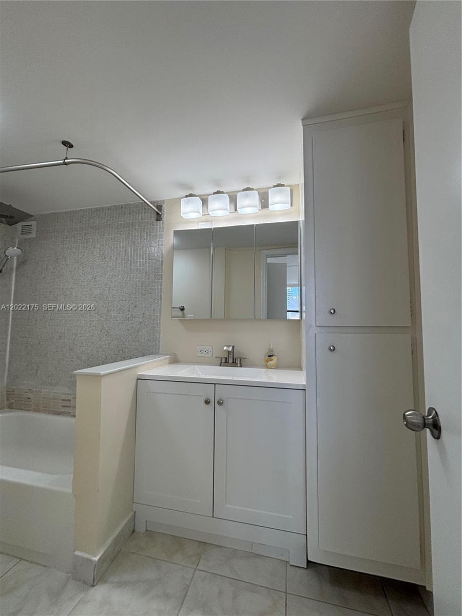 PLAZA OF AMERICAS CONDO · #1018 in Sunny Isles Beach - Photo 14