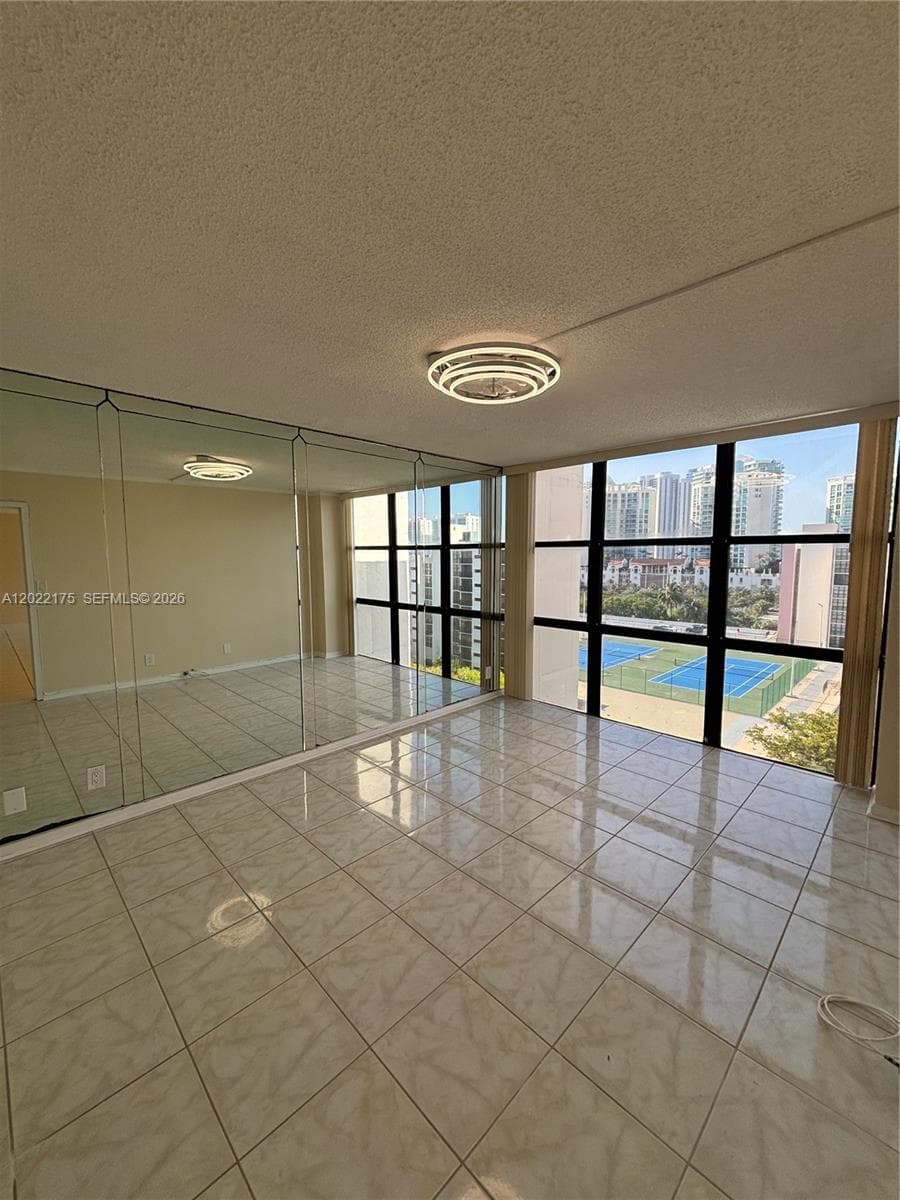 PLAZA OF AMERICAS CONDO · #1018 in Sunny Isles Beach - Photo 11