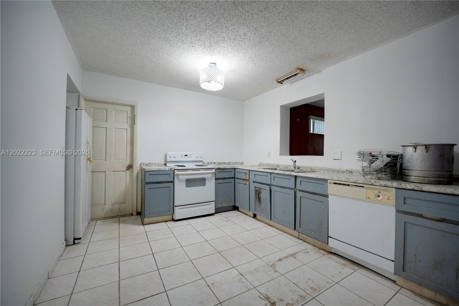 9921 SW 165th Ter photo 6