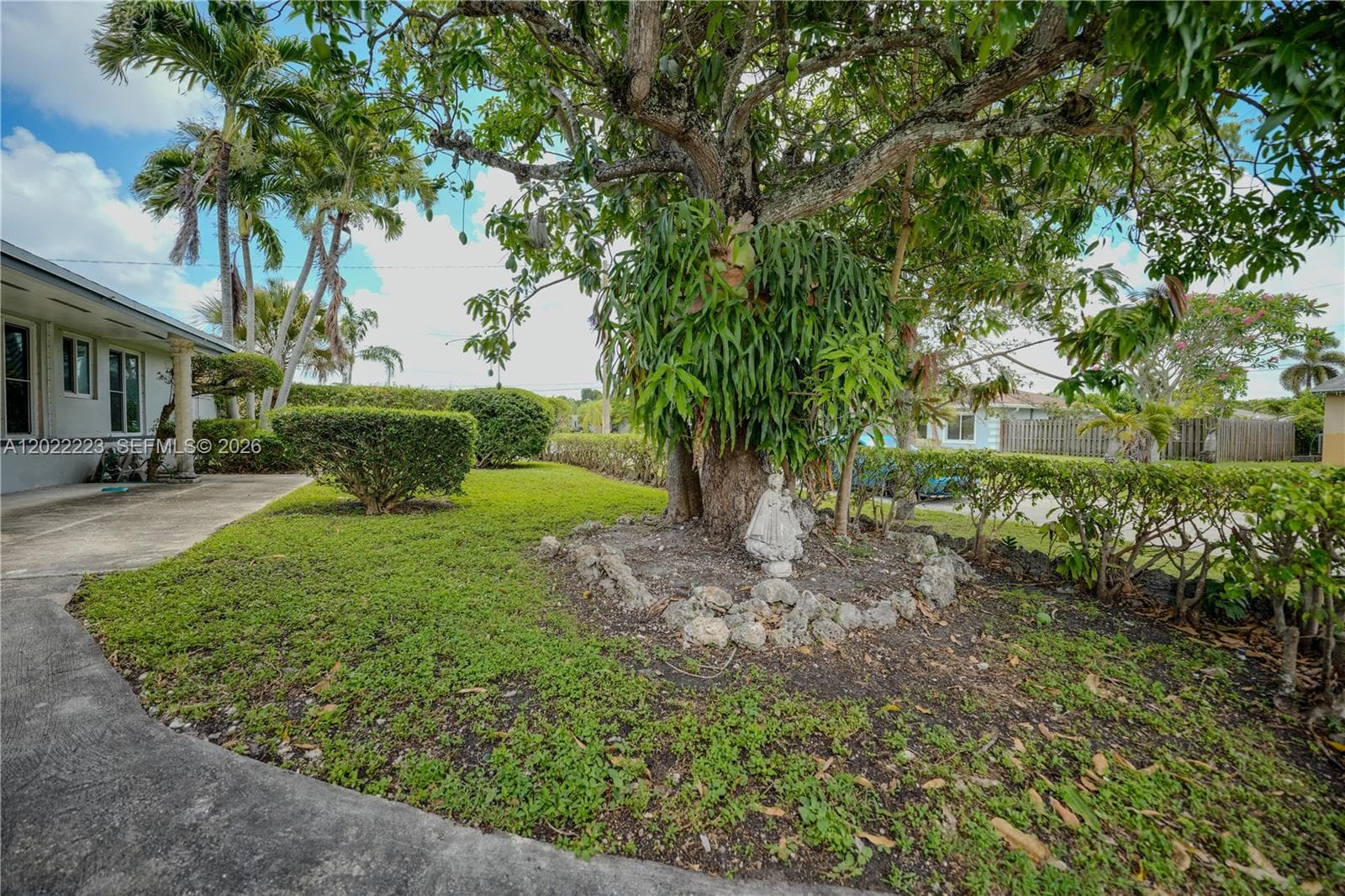 9921 SW 165th Ter photo 3