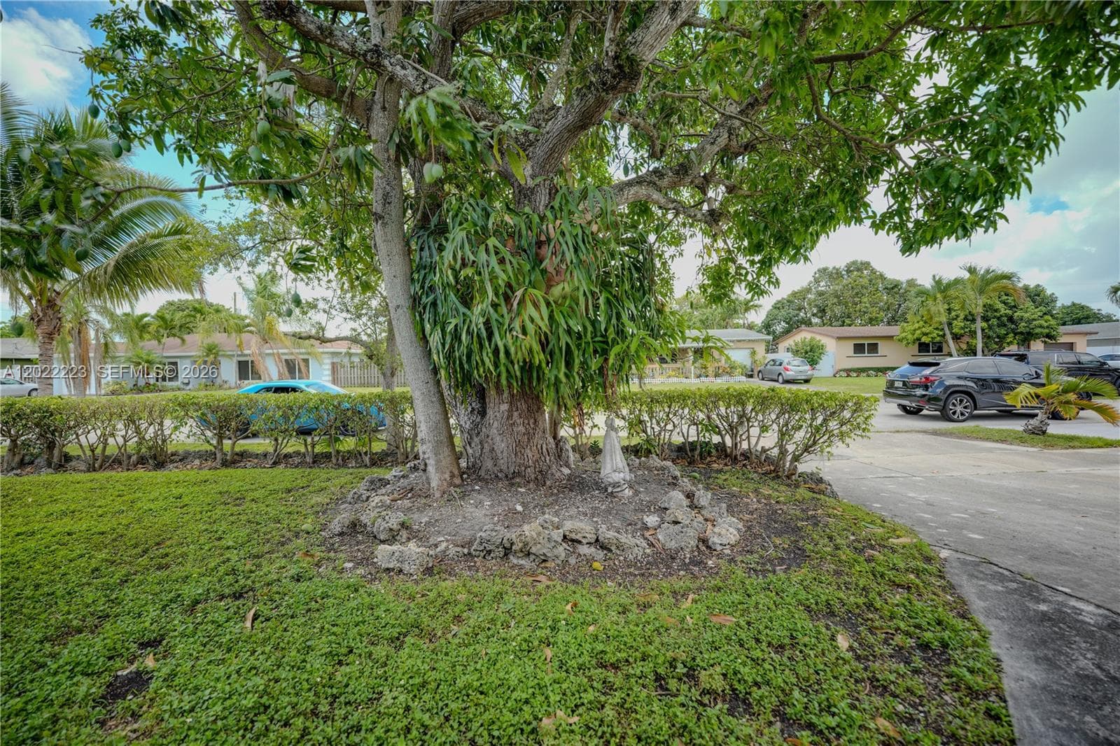 9921 SW 165th Ter photo 5