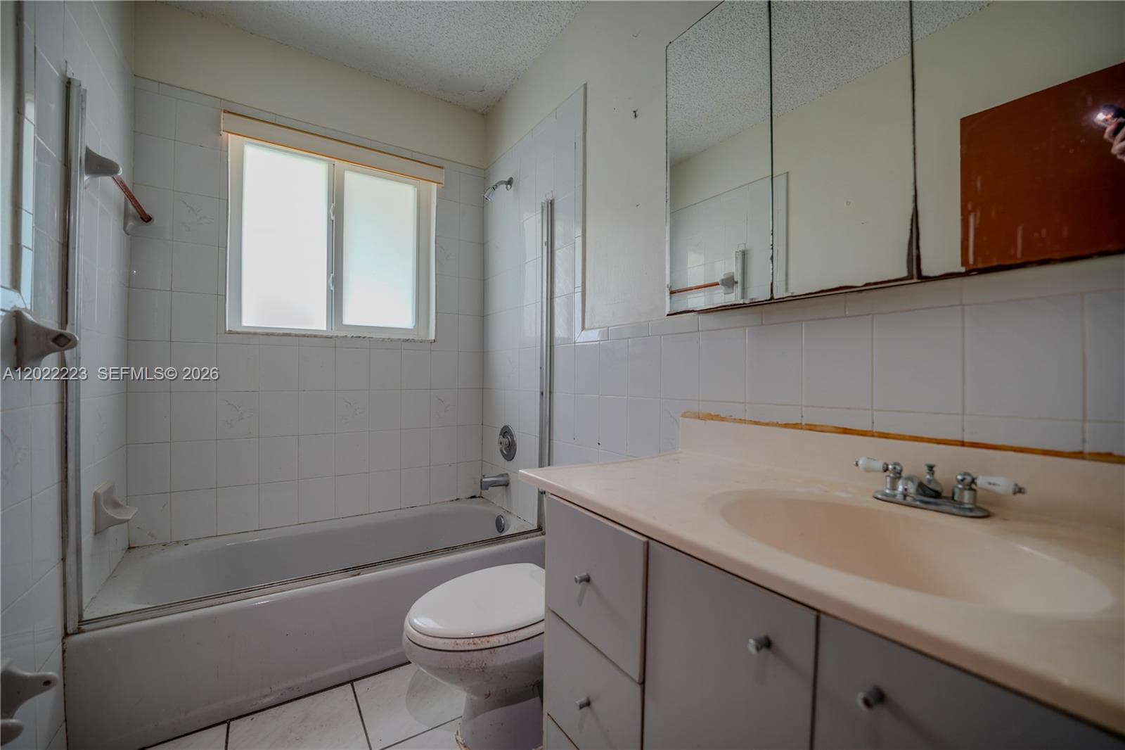 bathroom 2 in between bedroom 2 and 3