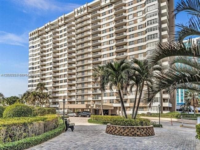 HEMISPHERES CONDO · #9K in Hallandale Beach - Photo 1