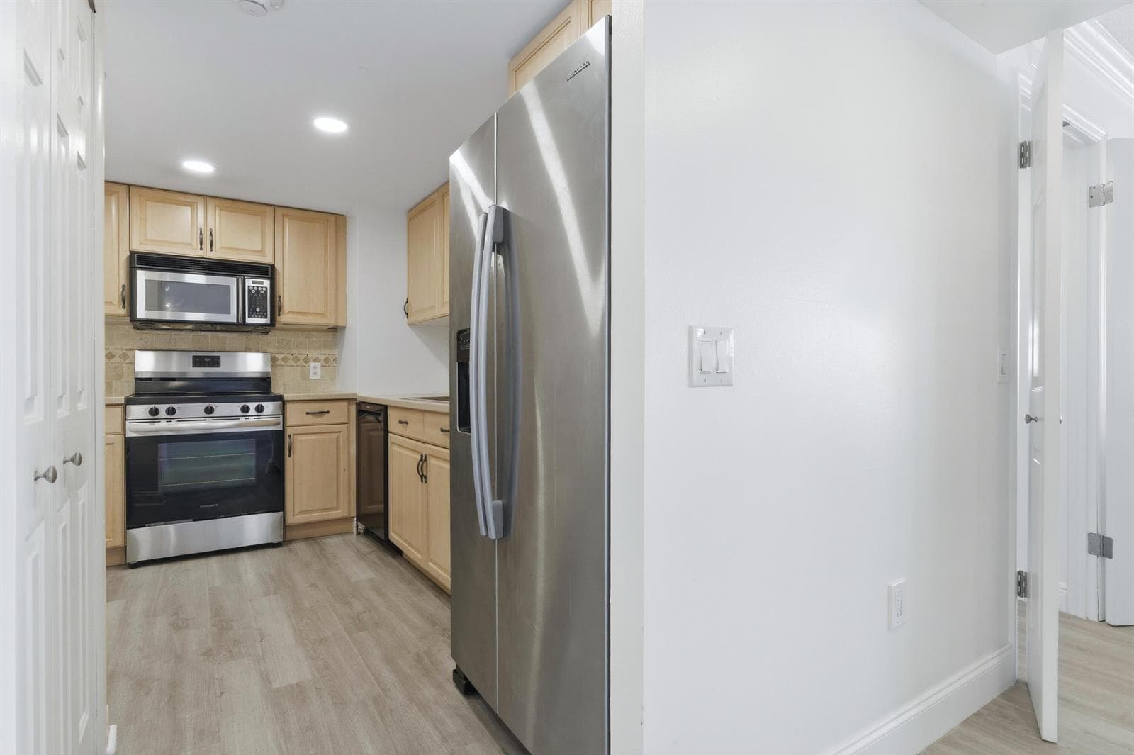 Stainless & black appliances