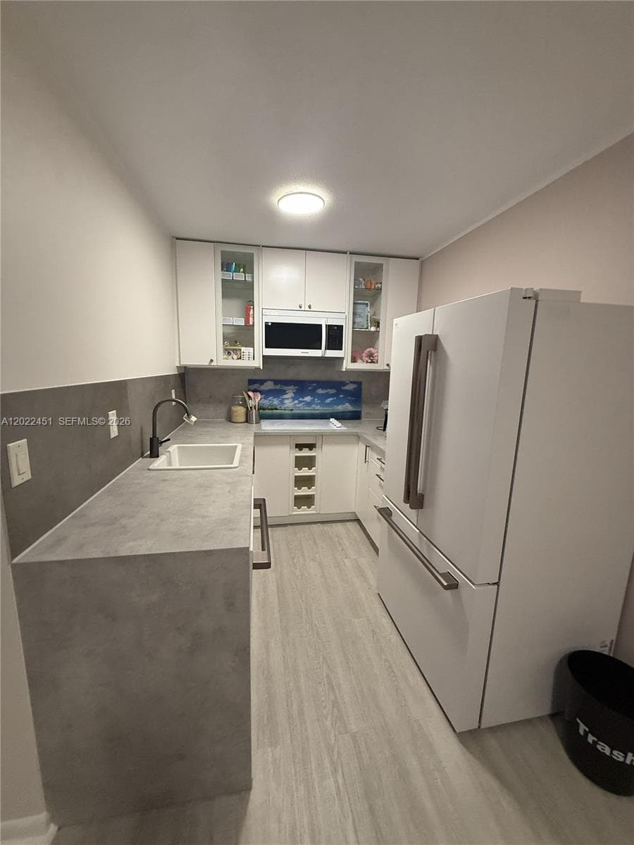 PALMVIEW CONDOMINIUM APAR · #7 in Hollywood - Photo 2