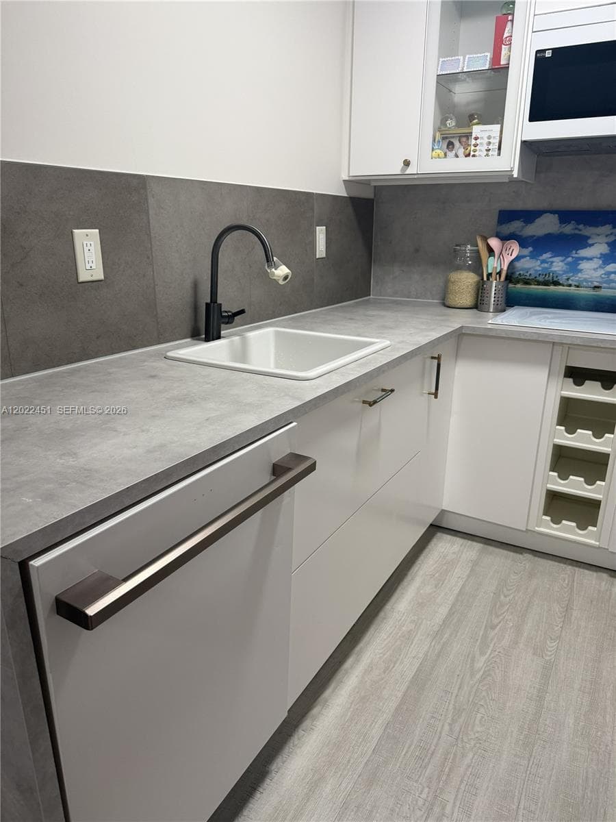 PALMVIEW CONDOMINIUM APAR · #7 in Hollywood - Photo 3