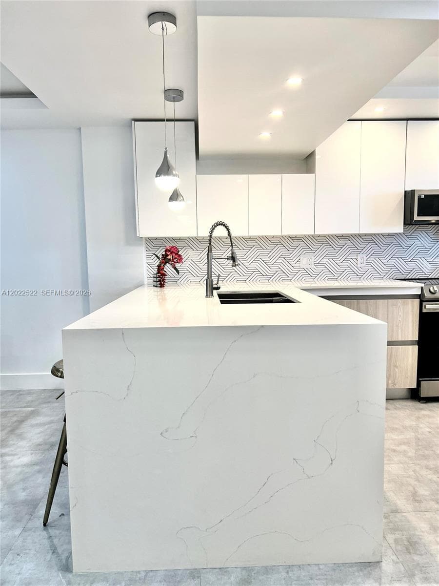 ISLAND SHORES CONDO · #1003 in North Miami Beach - Photo 3