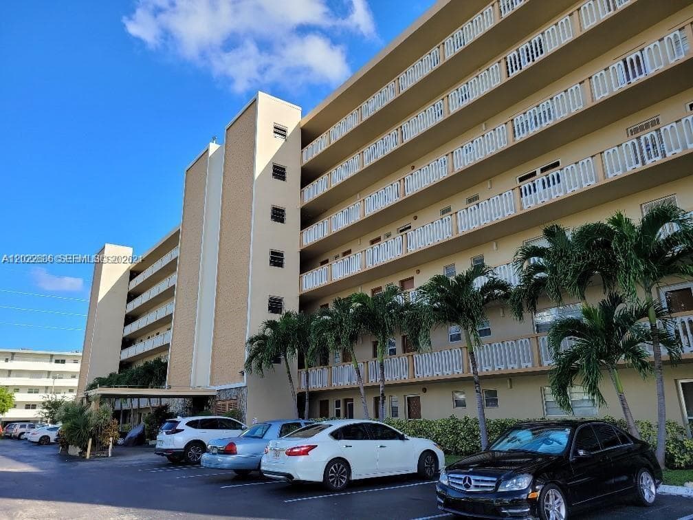 Meadowbrook Tower L · #607 in Hallandale Beach - Photo 1