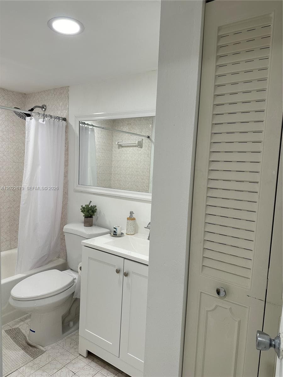 BAYVIEW TOWERS CONDO NORT · #B811 in North Miami - Photo 17