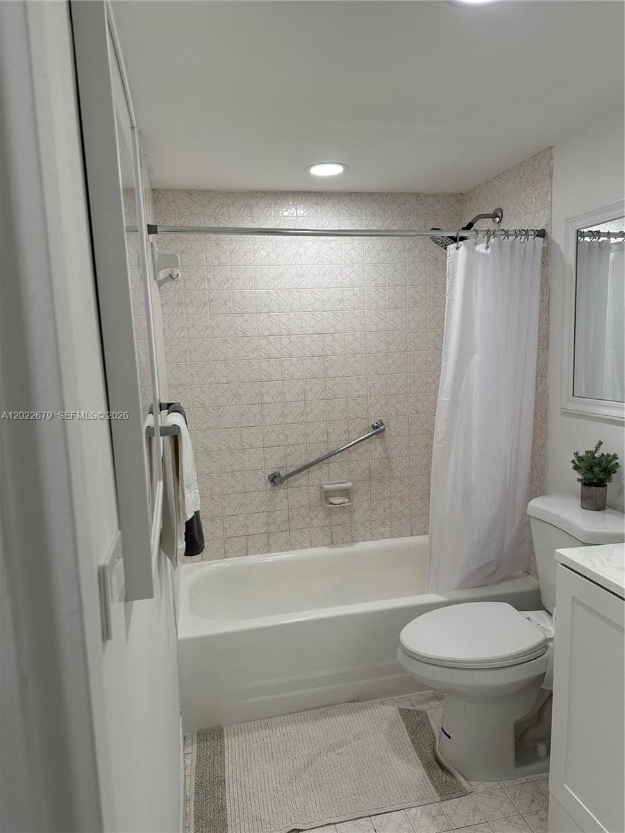 BAYVIEW TOWERS CONDO NORT · #B811 in North Miami - Photo 18