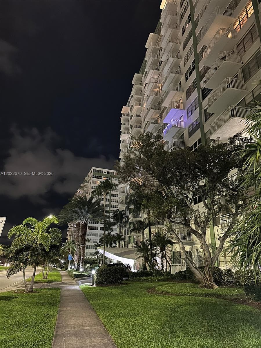 BAYVIEW TOWERS CONDO NORT · #B811 in North Miami - Photo 19