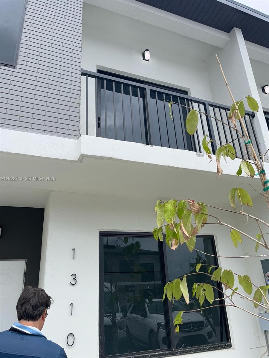 1310 NW 5th St #1310 photo 1