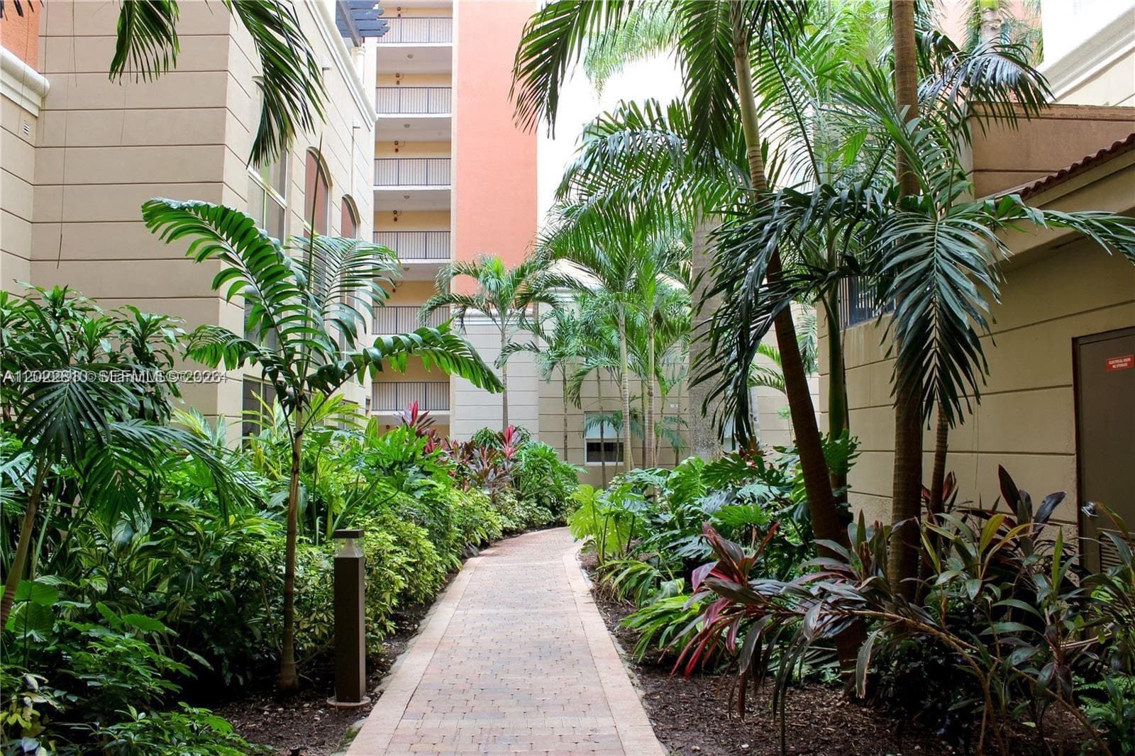 Porto Bellagio · #3609 in Sunny Isles Beach - Photo 26