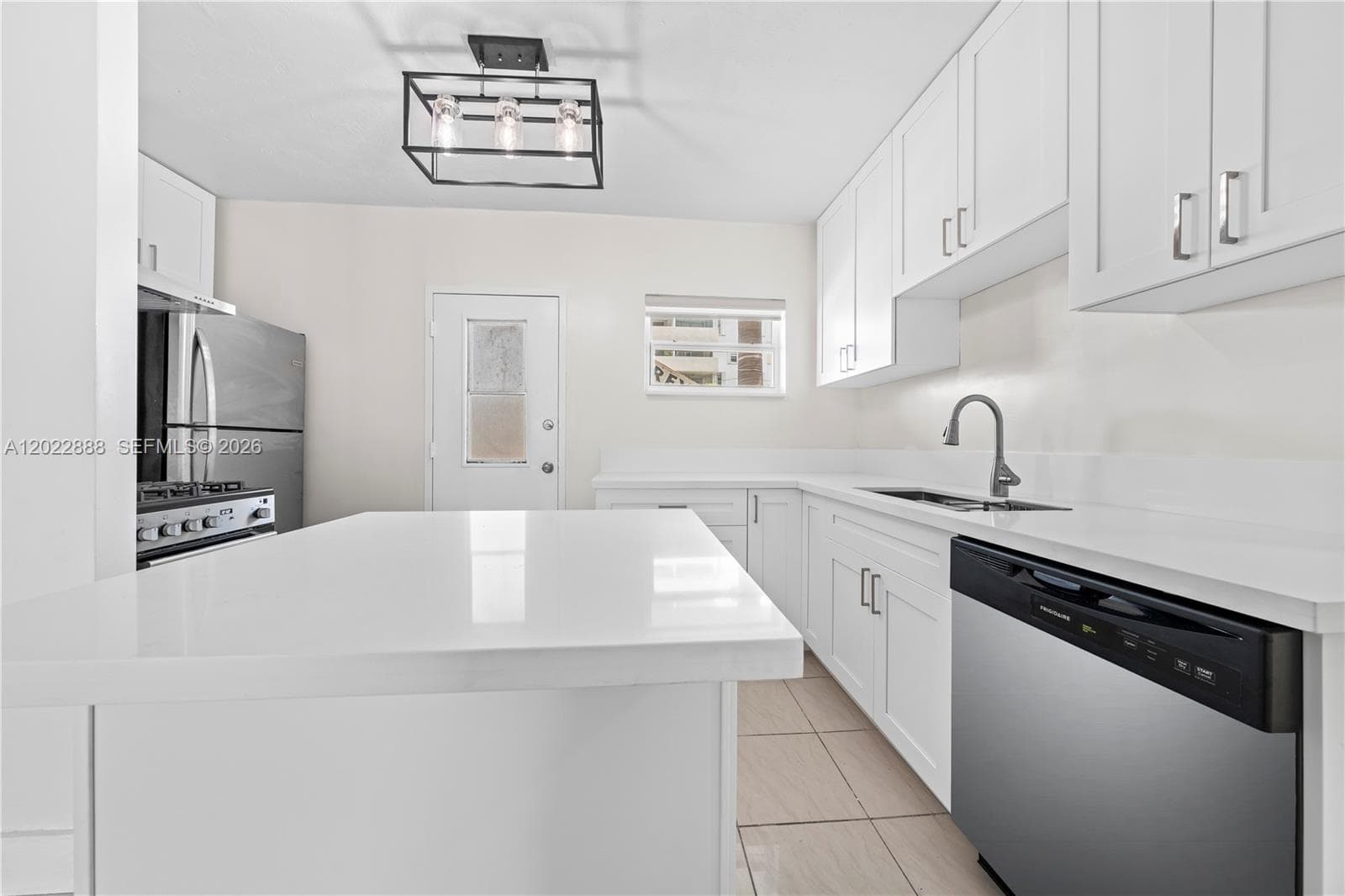 LINCOLN TOWERS CONDO · #D204 in Miami Beach - Photo 2