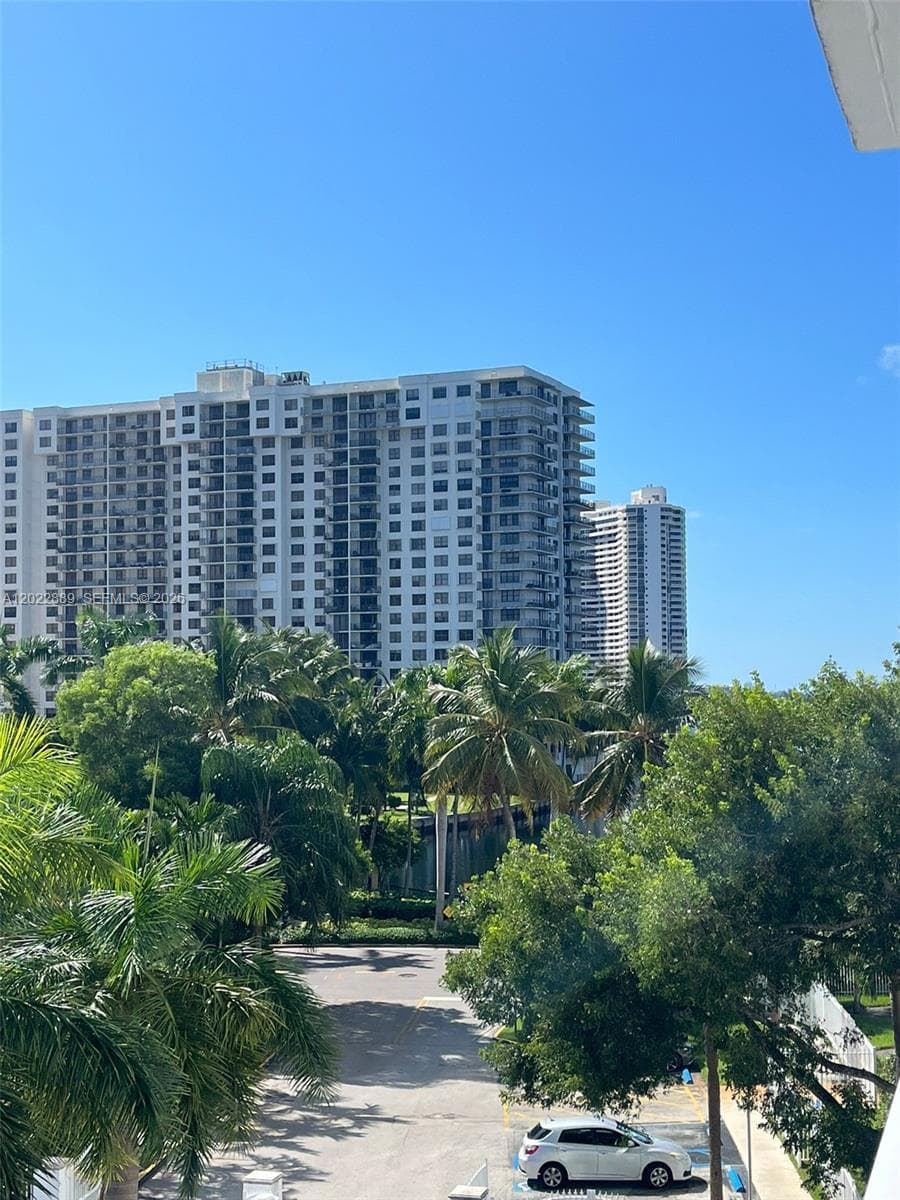 ADMIRALS PORT CONDO · #405E in Aventura - Photo 3