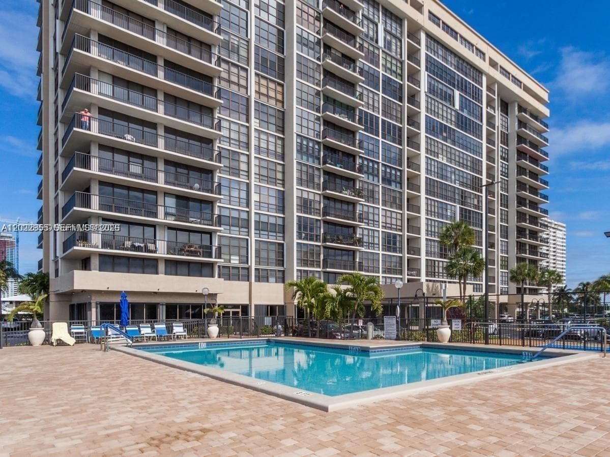 AVANT GARDE CONDO · #808 in Hallandale Beach - Photo 2