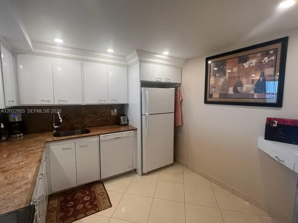 AVANT GARDE CONDO · #808 in Hallandale Beach - Photo 11