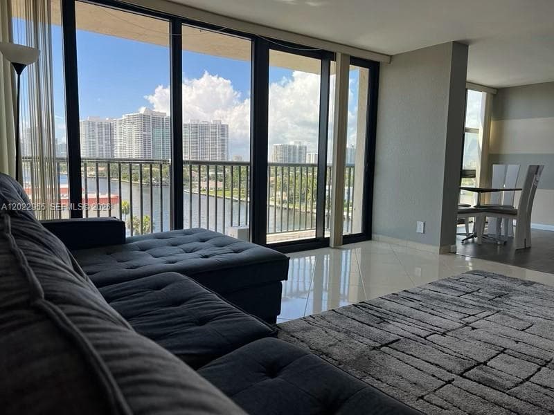 AVANT GARDE CONDO · #808 in Hallandale Beach - Photo 8