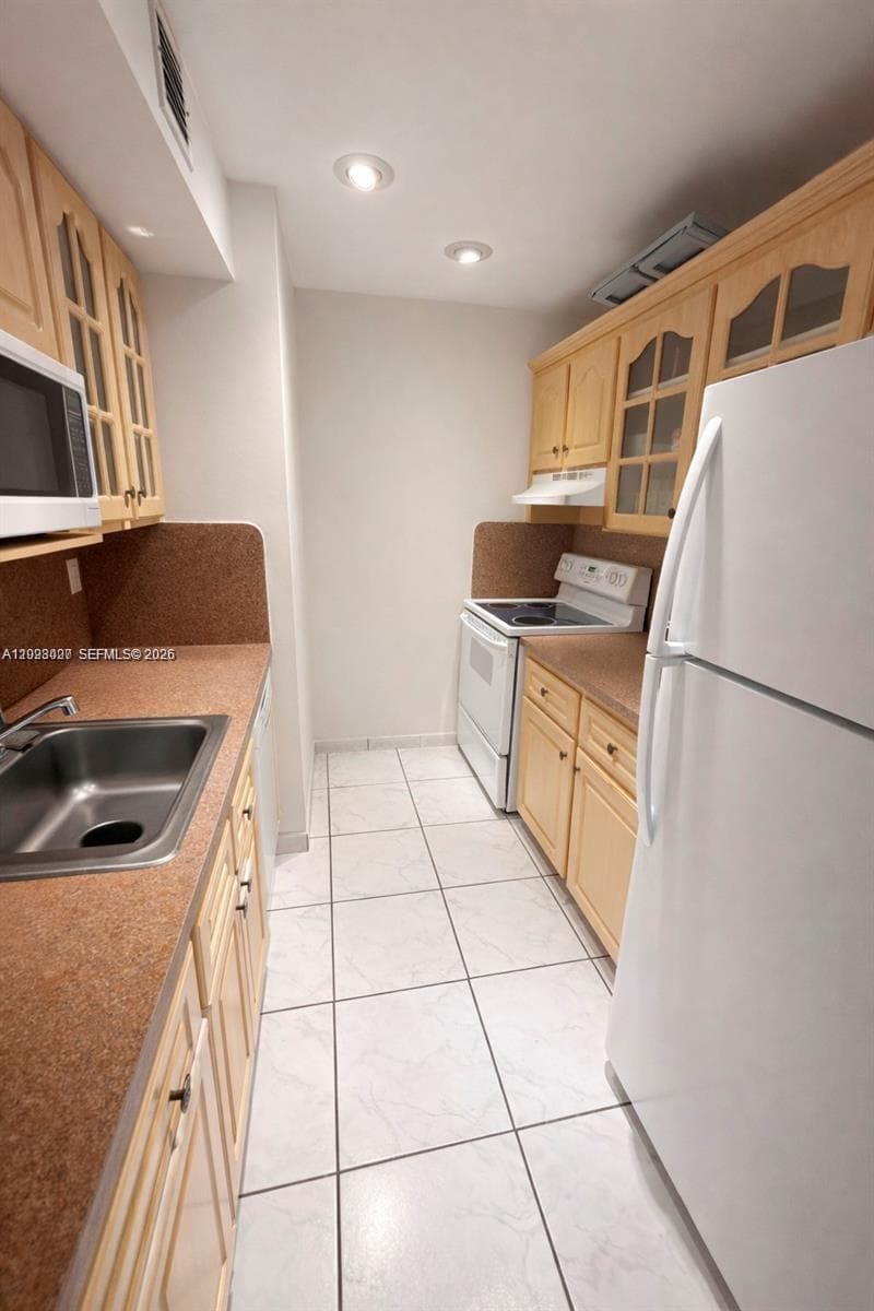 PINE TOWER CONDO · #303 in North Miami Beach - Photo 13