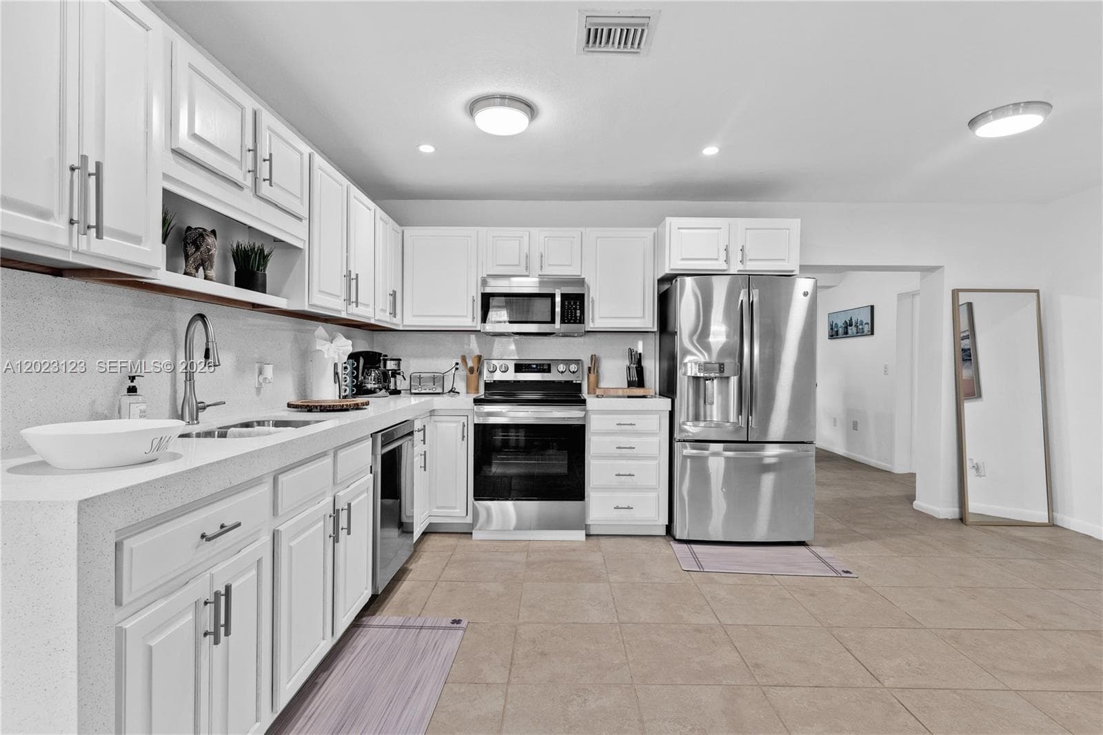 1430 NE 11th St #1430 photo 16
