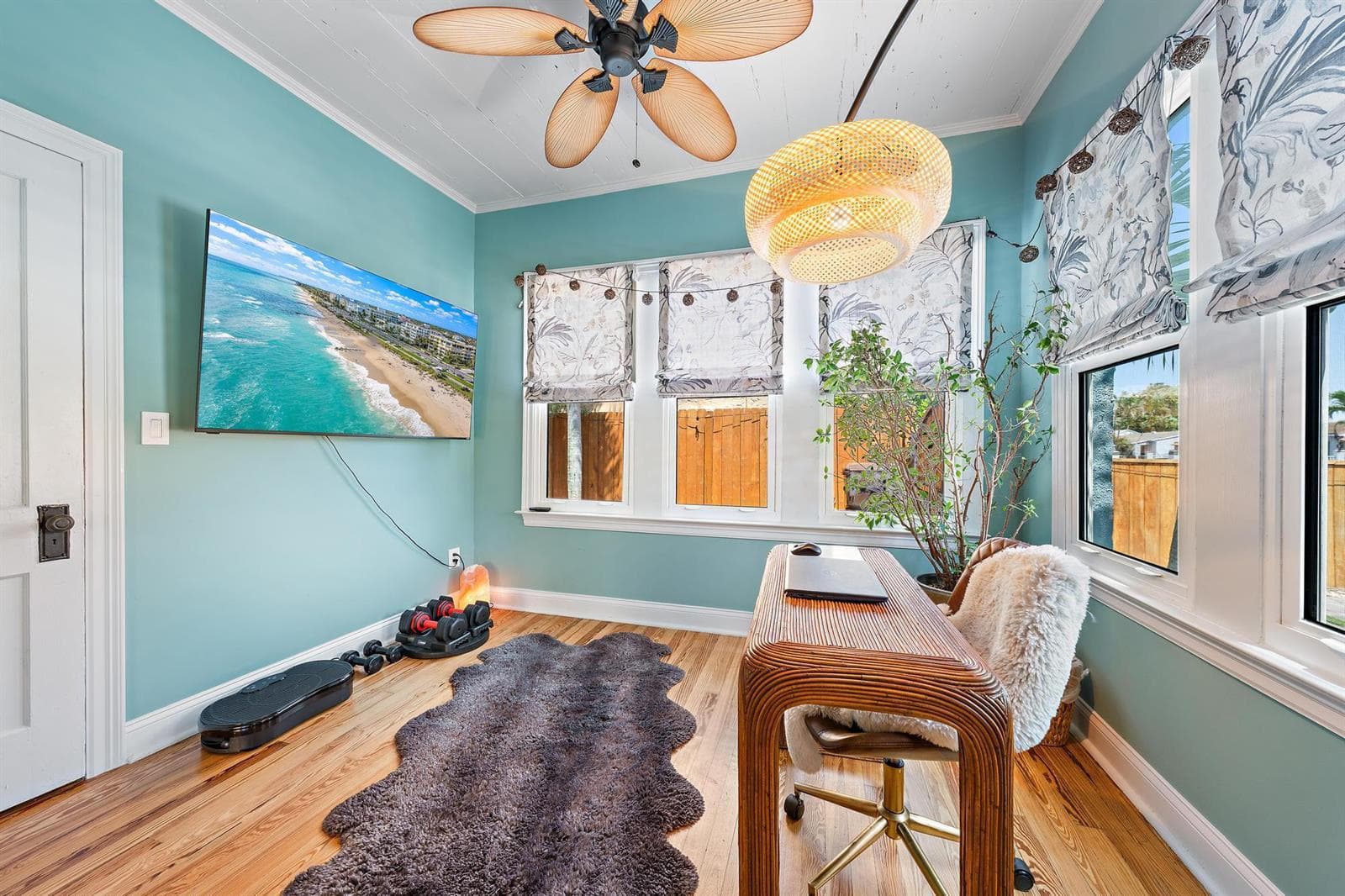 823 Selkirk St-5