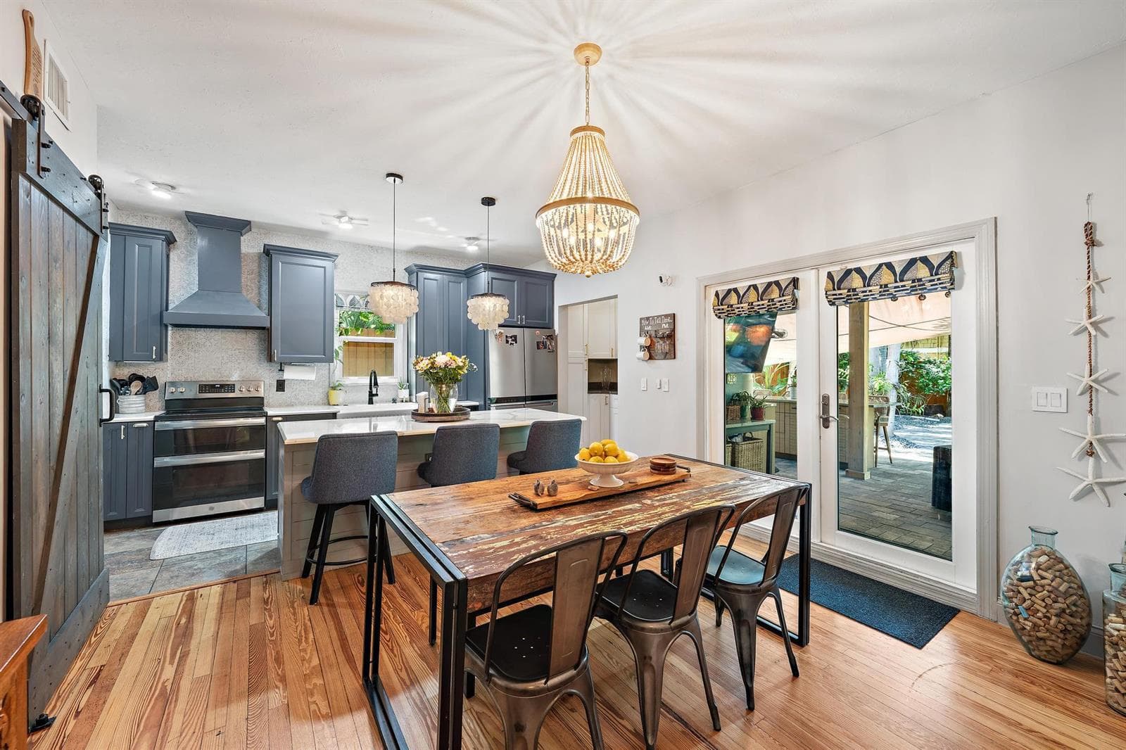 823 Selkirk St-8