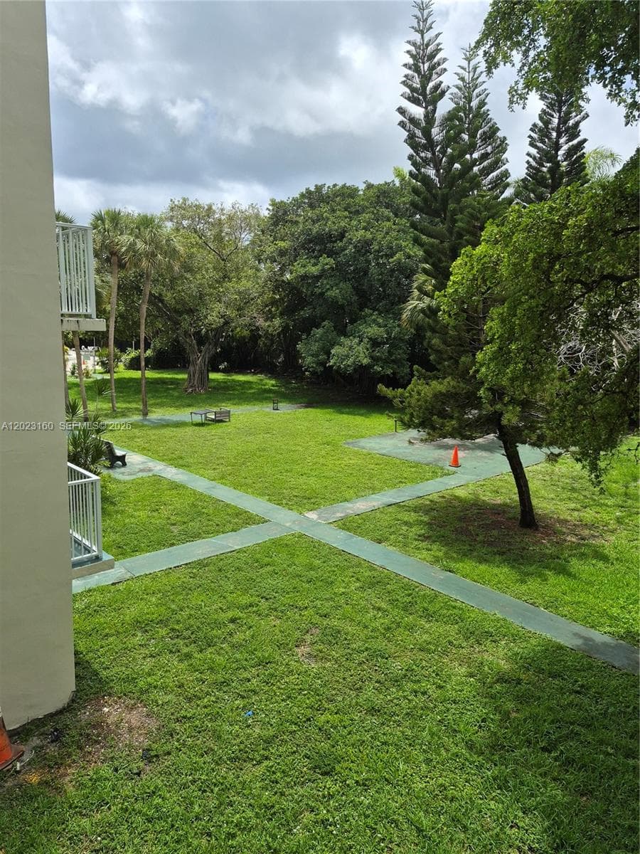 Seventeenth Green · #236 in Hallandale Beach - Photo 13