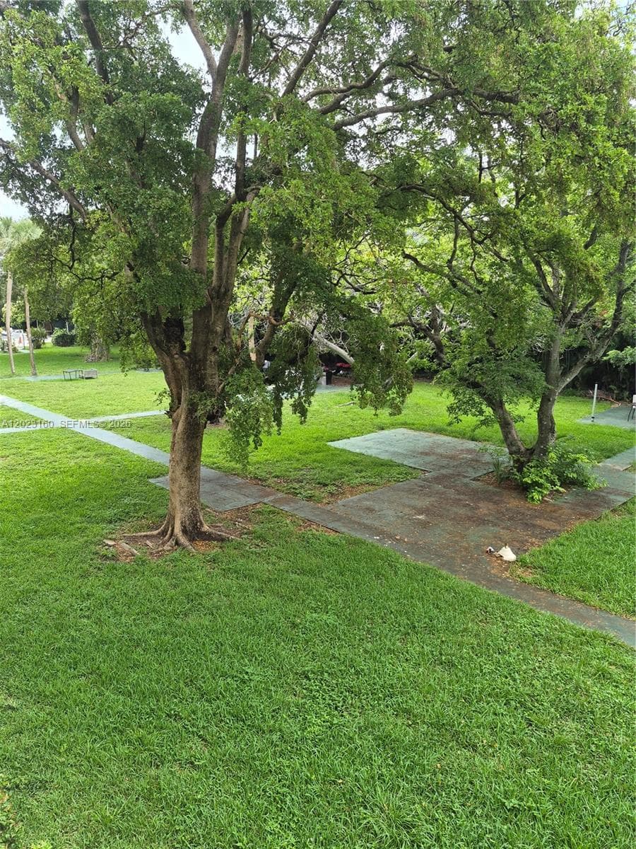 Seventeenth Green · #236 in Hallandale Beach - Photo 12