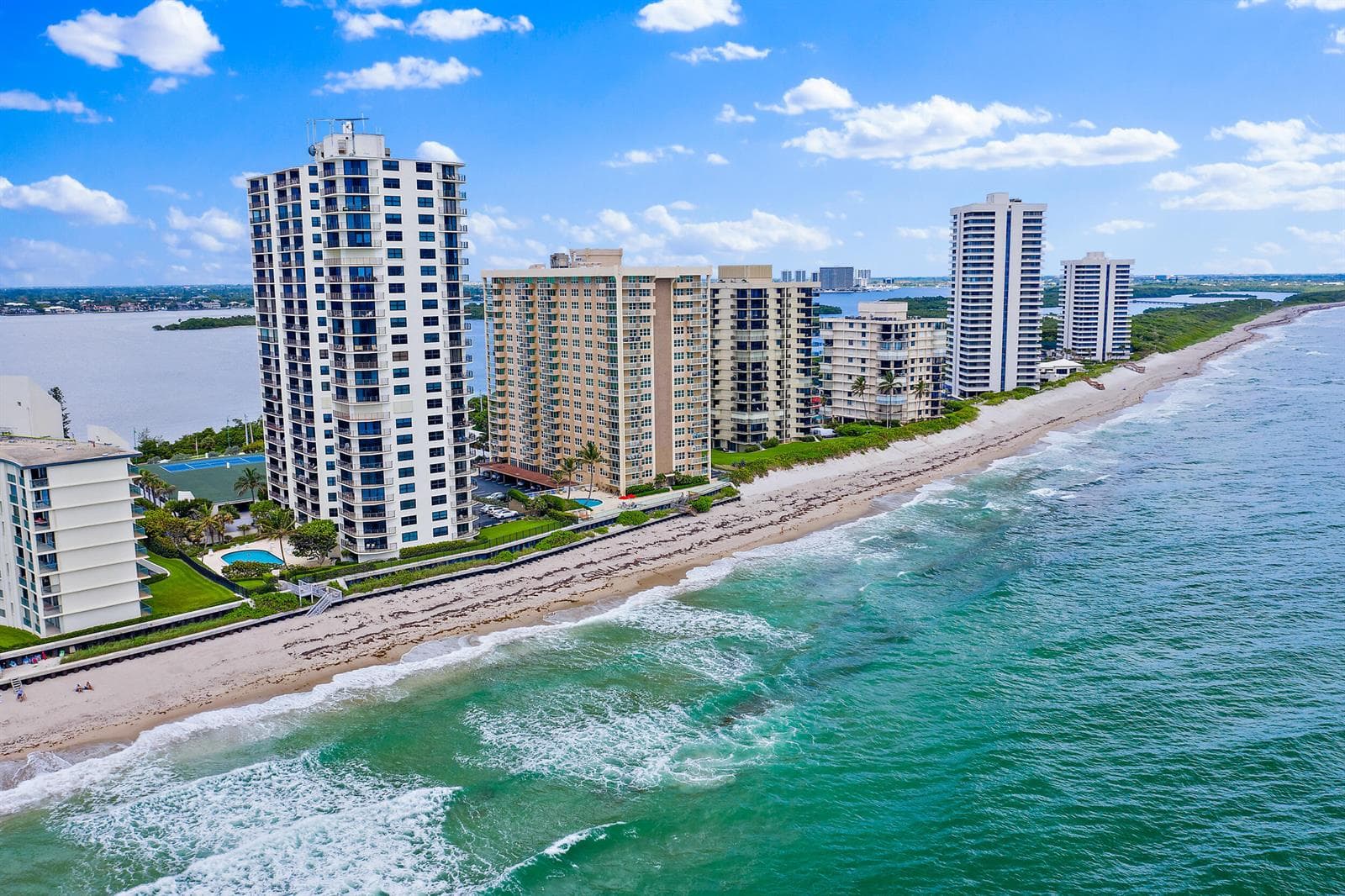 5420 N Ocean Drive #305