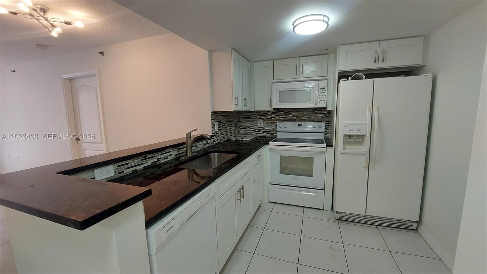CAPOMAR CONDO · #408 in Miami Beach - Photo 3