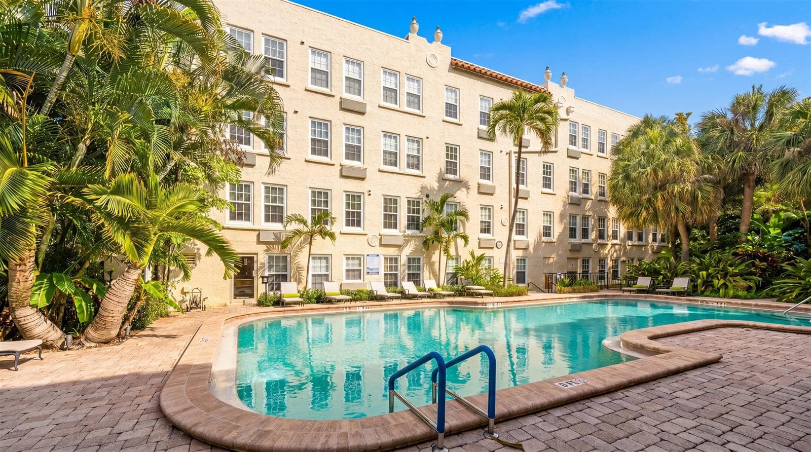 23-235 Sunrise Ave 3232