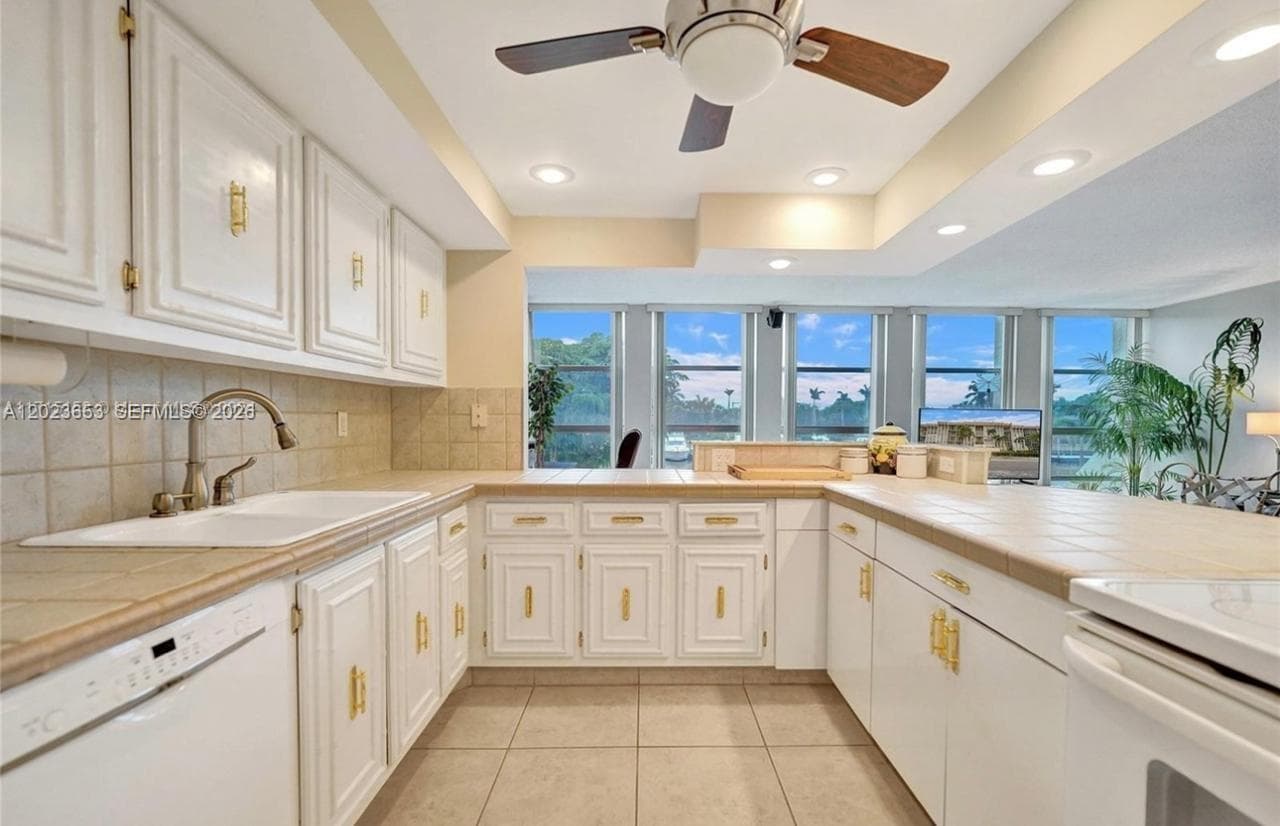 DESOTO PARK CONDO · #205 in Hallandale Beach - Photo 3