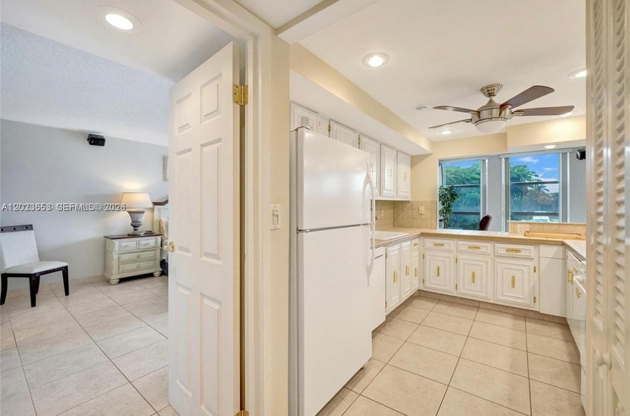 DESOTO PARK CONDO · #205 in Hallandale Beach - Photo 11