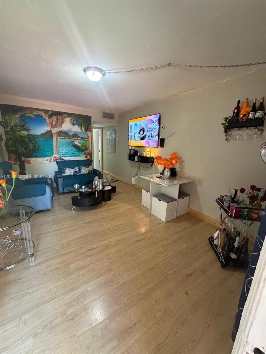 BELLA LUNA · #118 in Hialeah - Photo 23