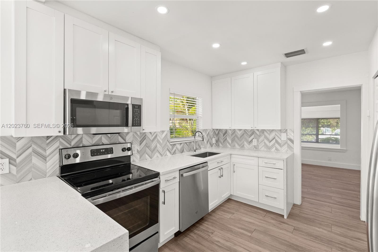 900 Tangier St photo 16